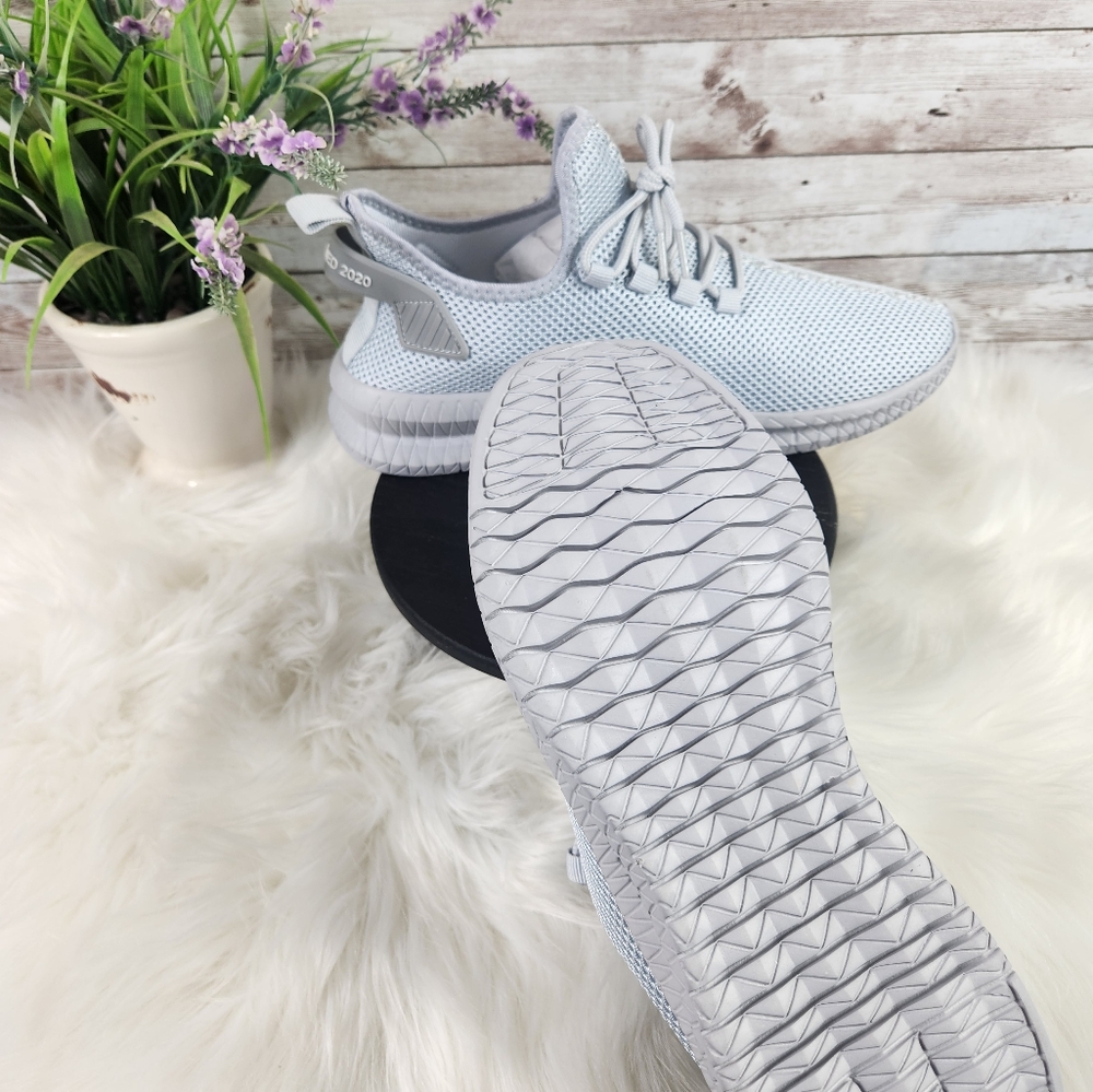 NWOT, Designed 2020, Grey Unisex sneakers, EU 42, women's 10.5/ men's 8.5 - Picture 2 of 9